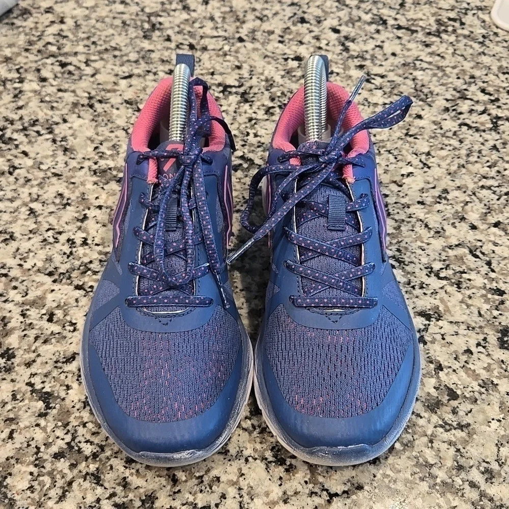 VIONIC MILES 335 SNEAKERS. COLOR INDIGO. SIZE 7